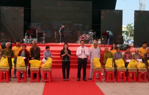 Kiên Giang dành 6,1 tỷ đồng tặng quà Tết cho hộ nghèo