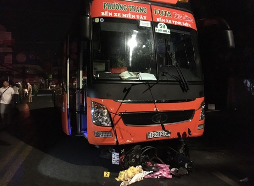 Va chạm với xe khách Phương Trang, một người bị thương nặng