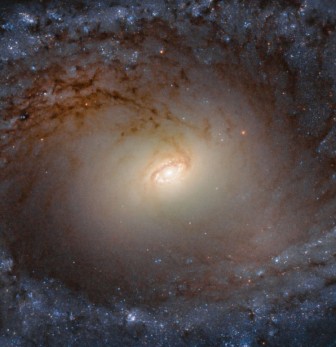 Bất ngờ hình ảnh nổi bật của thiên hà xoắn ốc IC 2051
