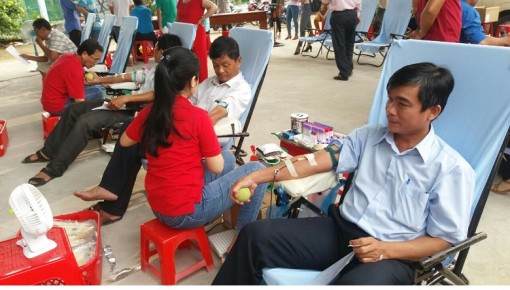 Châu Thành tôn vinh những người hiến máu tiêu biểu