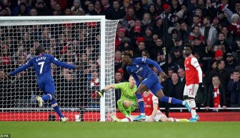 Chelsea ngược dòng đánh bại Arsenal ngay tại sân Emirates