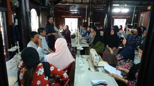 Trung tâm Khuyến công và Tư vấn phát triển công nghiệp: Tổ chức lớp kỹ năng may công nghiệp cho phụ nữ đồng bào dân tộc thiểu số Chăm TX. Tân Châu