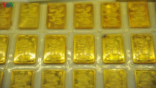 Giá vàng SJC tiếp tục tăng tiến sát mốc 43 triệu đồng/lượng