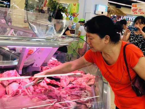 Giá thịt heo bình ổn thị trường tăng trong ngày đầu năm 2020