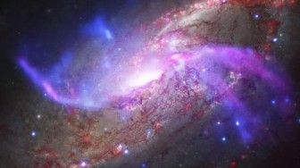 Màn pháo hoa rực rỡ ở thiên hà cách Trái Đất 23 triệu năm ánh sáng