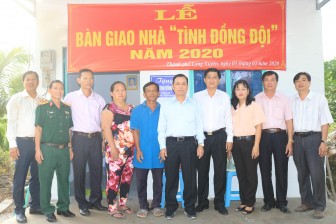 Bàn giao 2 căn nhà Đồng đội