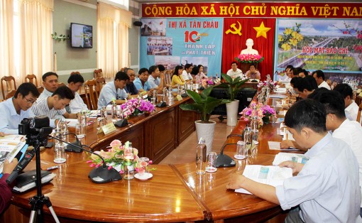TX. Tân Châu Họp mặt báo chí nhân kỷ niệm 10 năm thành lập