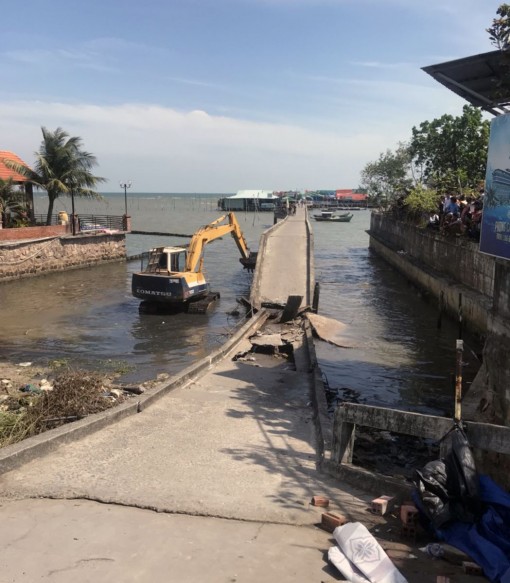 Tháo dỡ cầu cảng Hàm Ninh ở Phú Quốc