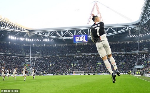 Lập hat-trick, Ronaldo xô đổ hàng loạt kỷ lục ngay đầu năm 2020