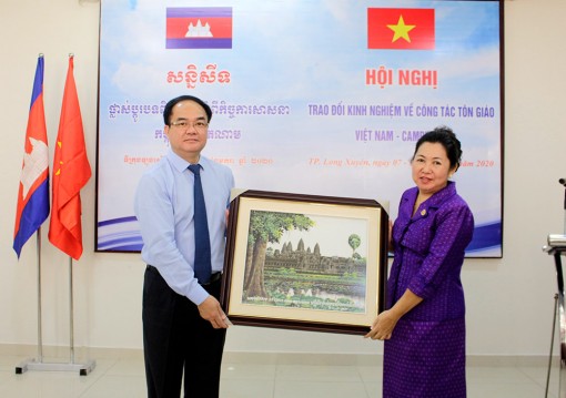 Trao đổi kinh nghiệm về công tác tôn giáo Việt Nam – Campuchia