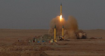 Phóng 35 tên lửa đạn đạo 'chưa đủ', Iran nã tiếp đợt hai vào căn cứ Mỹ ở Iraq
