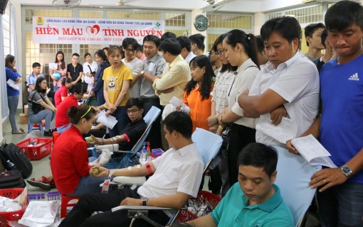 350 đoàn viên công đoàn hiến máu tình nguyện đầu năm