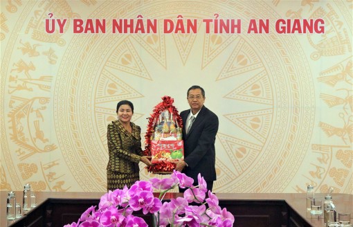 Đoàn đại biểu tỉnh Takeo thăm và chúc Tết 2020