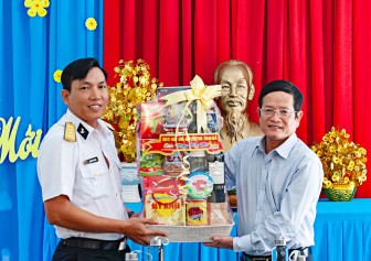 Đoàn công tác HĐND tỉnh An Giang thăm, chúc Tết tại huyện Chợ Mới, Thoại Sơn