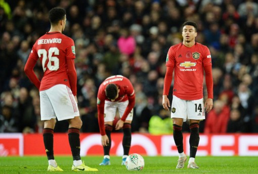 MU bết bát, Solskjaer mạnh tay trảm "ông kễnh"