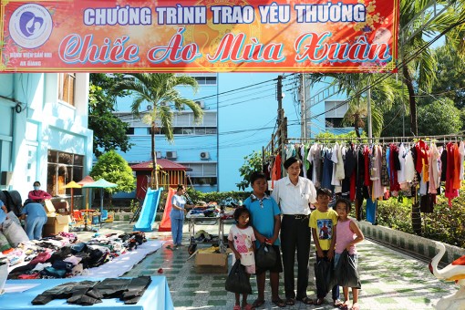 Tổ chức "Cửa hàng 0 đồng" cho bệnh nhân tại Bệnh viện Sản - Nhi An Giang