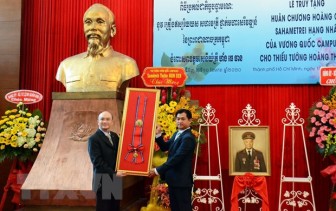 Truy tặng Huân chương của Campuchia cho Thiếu tướng Hoàng Thế Thiện