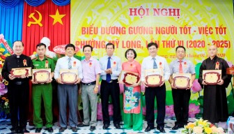 Biểu dương gương “Người tốt - Việc tốt” phường Mỹ Long lần thứ VI (2020- 2025)