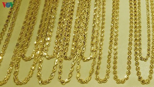 Giá vàng trong nước và thế giới đều giảm mạnh