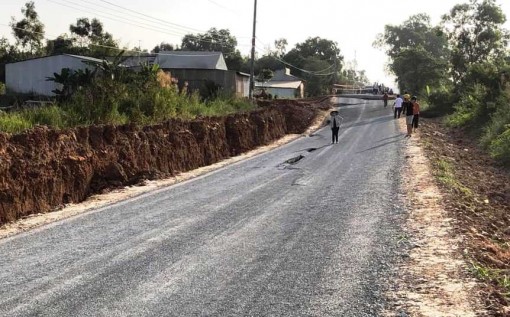 Xác định nguyên nhân ban đầu vụ sụp lún đường kênh Bảy Thước