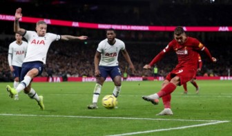 Firmino kết liễu Tottenham, Liverpool chạm 1 tay vào chức vô địch EPL