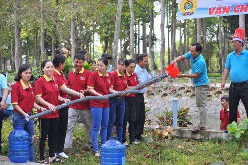 Khối thi đua Công đoàn cơ sở các trường tiểu học ở TP. Long Xuyên họp mặt Mừng Đảng - Mừng Xuân