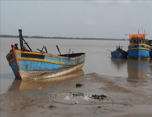 Cháy 5 tàu cá của ngư dân ở Tiền Giang