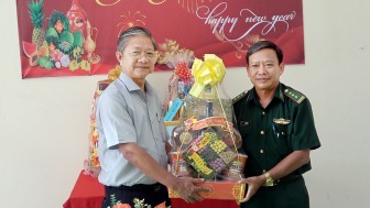 Bí thư Huyện ủy, Chủ tịch UBND huyện Tri Tôn Cao Quang Liêm chúc Tết lực lượng biên phòng đóng quân trên địa bàn