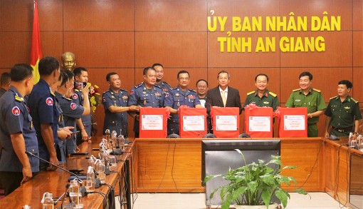Bộ Tư lệnh Quân cảnh Vương quốc Campuchia chúc Tết tỉnh An Giang