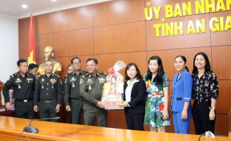 Bộ Tư lệnh QK.3 - Vương quốc Campuchia chúc Tết tỉnh An Giang