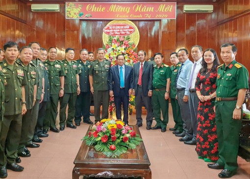 Bộ Tư lệnh Lục quân - Quân đội Hoàng gia Campuchia chúc Tết lãnh đạo TP Cần Thơ