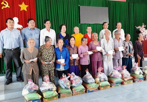 An Giang nỗ lực chăm lo Tết cho người khuyết tật, trẻ mồ côi và bệnh nhân nghèo