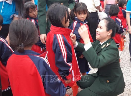 Chương trình 'Xuân Biên phòng - Ấm lòng dân biên giới 2020' tại Quảng Bình