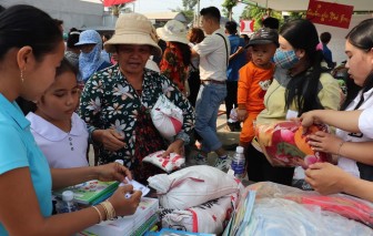 Phú Tân ấm áp “Ngày hội sẻ chia”