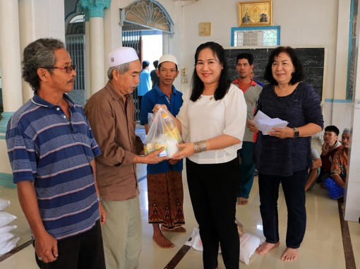 Hỗ trợ đồng bào dân tộc thiểu số Chăm nghèo đón Tết
