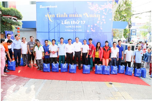Sacombank lan tỏa yêu thương với chương trình “Ấm tình mùa xuân” lần thứ 17 tại An Giang