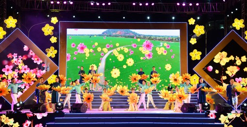 Chương trình nghệ thuật đặc biệt và bắn pháo hoa đón giao thừa Xuân Canh Tý năm 2020 diễn ra từ 19 giờ 30 phút đến 22 giờ 30 phút, ngày 24-1