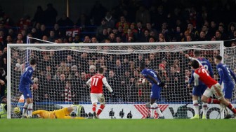 David Luiz nhận thẻ đỏ, Arsenal xuất sắc cầm hòa Chelsea