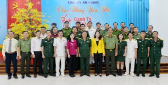 Lực lượng vũ trang và Hội Tương tế người Hoa tỉnh chúc Tết Tỉnh ủy An Giang đầu năm mới