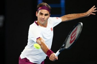 Federer ngược dòng vào tứ kết, cận kề ngày 'đại chiến' Djokovic