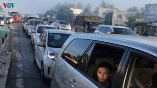 BOT cầu Rạch Miễu nhiều lần xả trạm vì kẹt xe