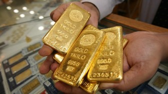Giá vàng hôm nay 28-1: Lo ngại gia tăng, giá vàng vững vàng trên đỉnh