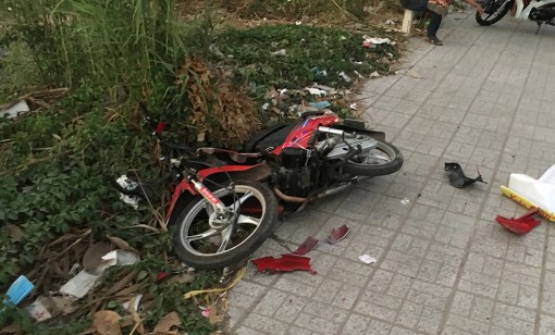 Lao vào trụ đèn, một người tử vong