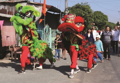 Lân nhí rộn ràng năm mới