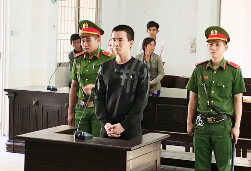 Đâm bạn vì hùn tiền nhậu không đều