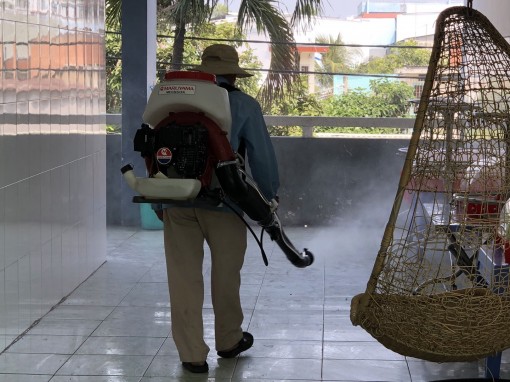 Tiền Giang đã phun thuốc tiêu độc khử trùng toàn bộ trường học