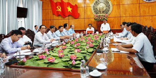 Chủ nhiệm Ủy ban Kiểm tra Trung ương - Trần Cẩm Tú làm việc tại Long An