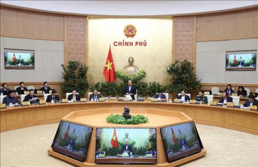Thủ tướng: Bên cạnh phòng chống dịch, cần giải pháp mạnh để thúc đẩy KT-XH