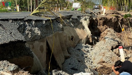 Sụt lún đường trăm tỷ ở Cà Mau là do khô hạn