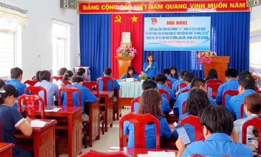 Huyện đoàn Phú Tân triển khai mô hình “3 đúng, 3 sát” trong học tập 
và làm theo Bác